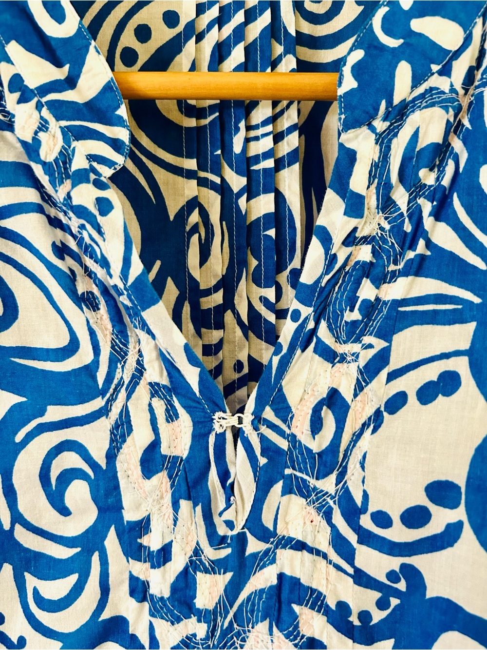 Lily Pulitzer Sarasota Blue White Embellished Coral Beaded Tunic Top, size L - Picture 6 of 12